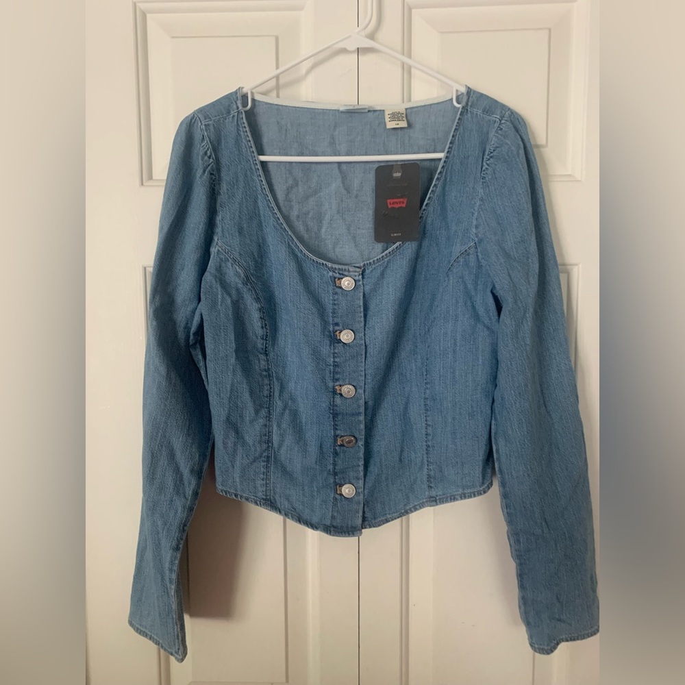 NWT Women’s Levi’s scoop neck long sleeve shirt size Large.